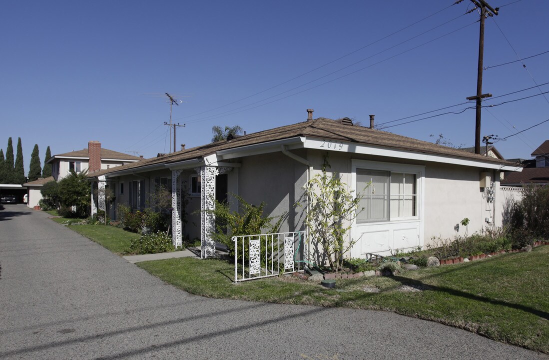 2019 Tustin Ave in Costa Mesa, CA - Building Photo