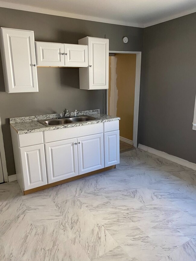 738 Gino Merli Dr in Blakely, PA - Building Photo - Building Photo