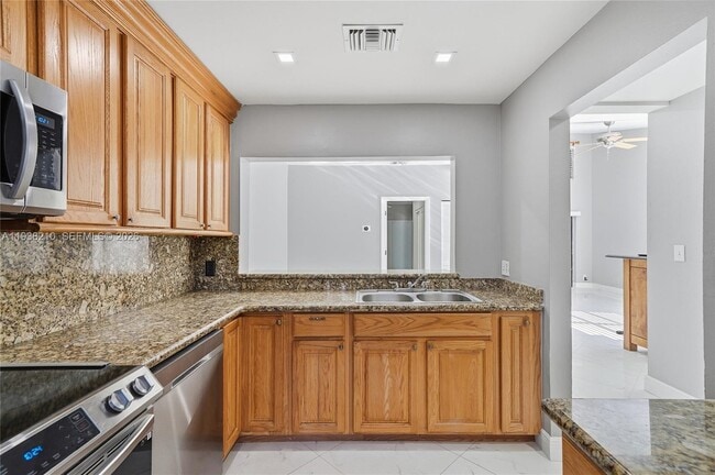 1401 NW 97th Terrace in Pembroke Pines, FL - Building Photo - Building Photo