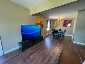 10635 N Ivy Ct in Mequon, WI - Building Photo - Building Photo