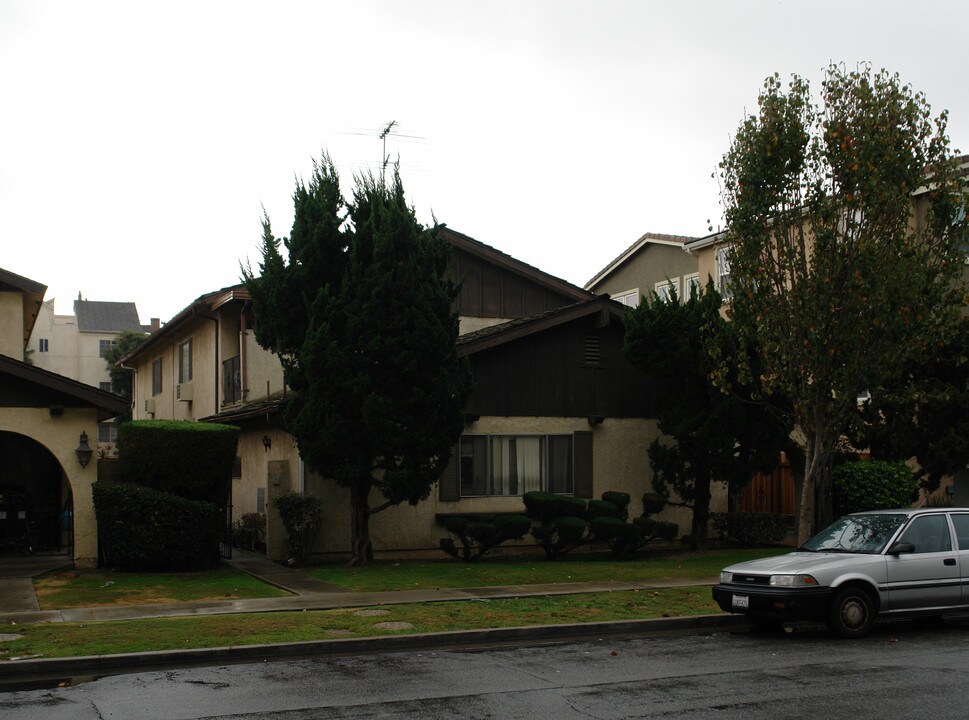3812 Howard Ave in Los Alamitos, CA - Foto de edificio