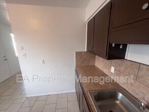 8200 Copper Ave NE in Albuquerque, NM - Building Photo - Building Photo