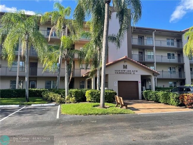 1110 SW 125th Ave in Pembroke Pines, FL - Foto de edificio - Building Photo