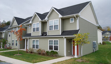 Hemlock Ridge Apartments in Livingston Manor, NY - Foto de edificio - Building Photo