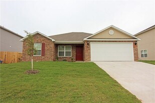 807 SW Green World St in Bentonville, AR - Building Photo