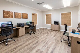 55+ FountainGlen Grand Isle in Murrieta, CA - Foto de edificio - Building Photo
