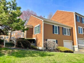 183 Foxbridge Village Rd in Branford, CT - Building Photo - Building Photo