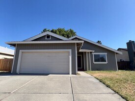 1006 Longspur Dr in Suisun City, CA - Building Photo