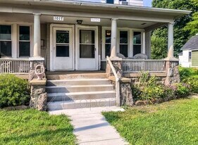 1017 Bridge St NW in Grand Rapids, MI - Building Photo