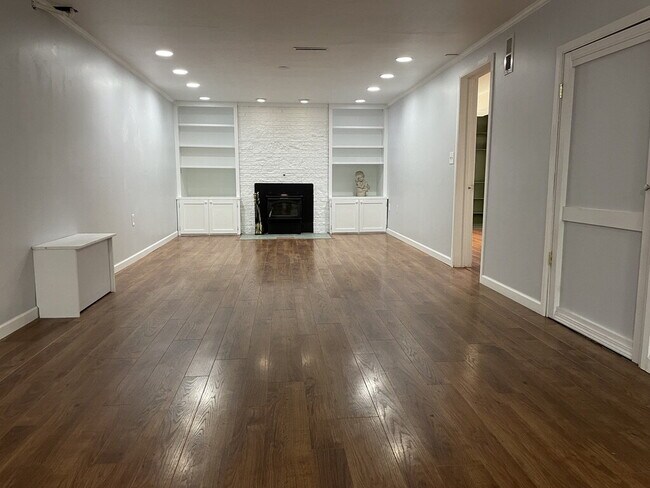 property at 5919 N Sutherlin St
