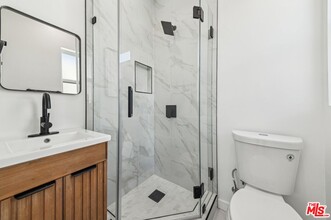 2921 Burnside Ave in Los Angeles, CA - Building Photo - Building Photo