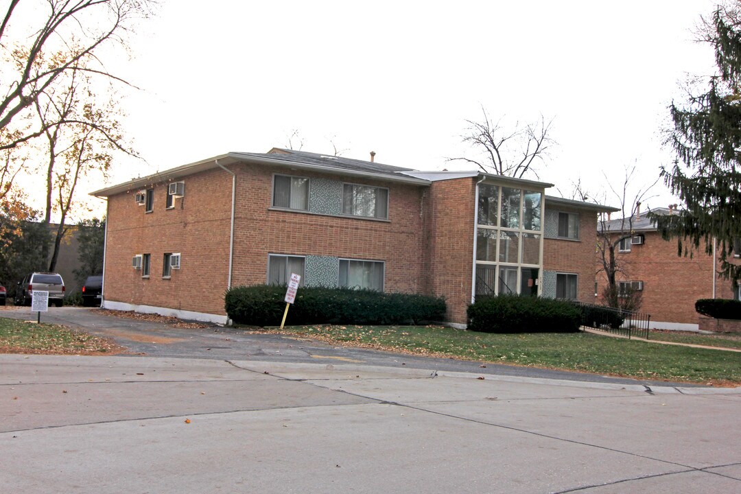 7412-7418 Olian Dr in Hazelwood, MO - Foto de edificio