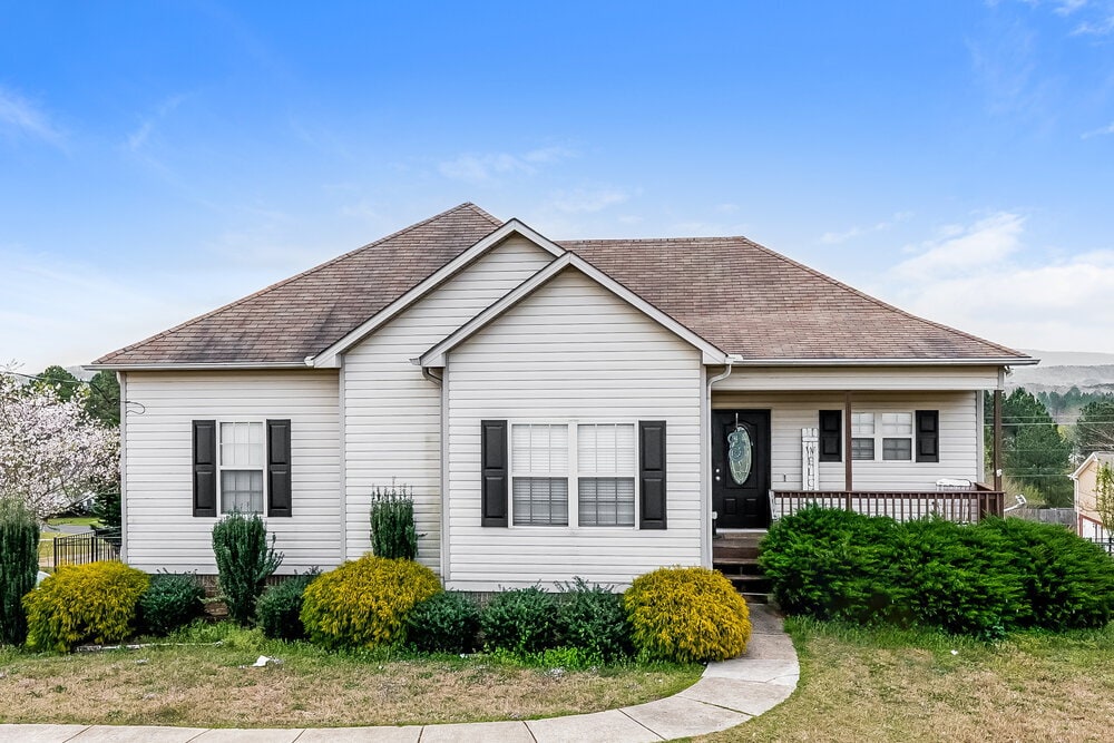 310 Hidden Ridge Dr in Odenville, AL - Building Photo