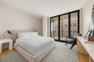 100 Vandam St in New York, NY - Building Photo - Building Photo