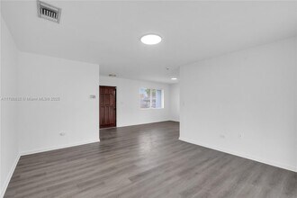 721 SW 64th Ter in Pembroke Pines, FL - Building Photo - Building Photo