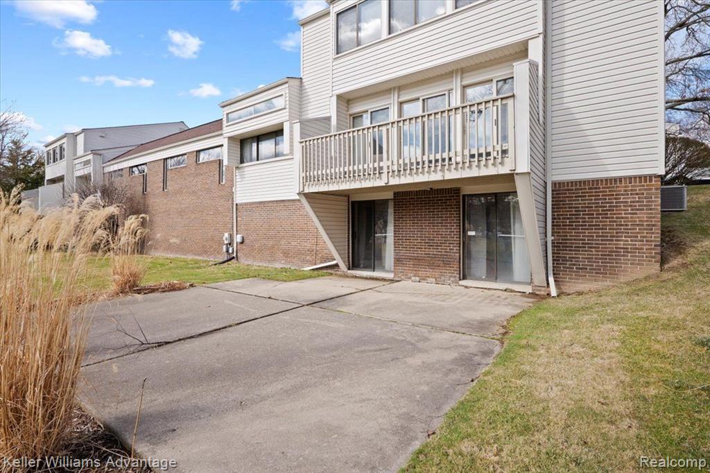 5321 Fairway Ln in West Bloomfield, MI - Building Photo