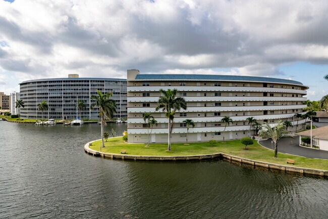 Hillsboro Cove Condos in Deerfield Beach, FL - Building Photo - Building Photo