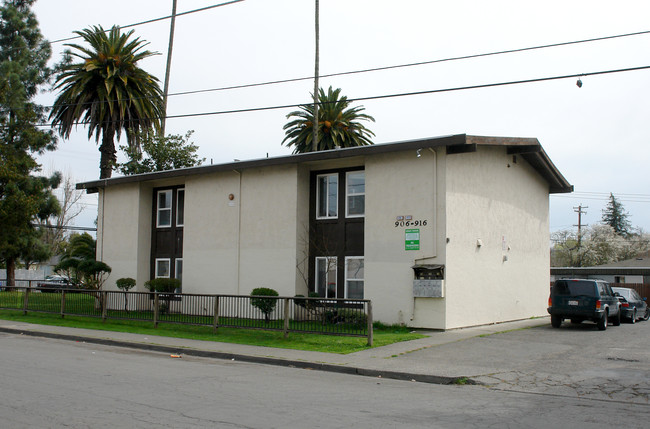 906-916 Sunset Ave in Santa Rosa, CA - Foto de edificio - Building Photo