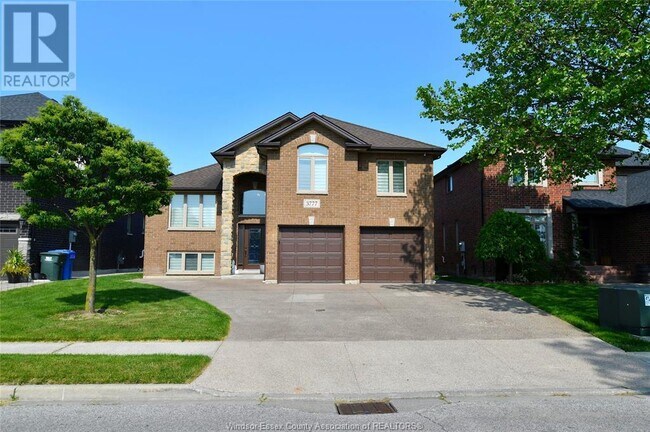 3777 Deerbrook Dr in Windsor, ON - Building Photo - Building Photo