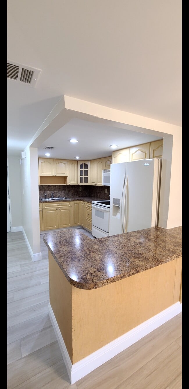 140 NW 87th Ave in Miami, FL - Building Photo - Building Photo