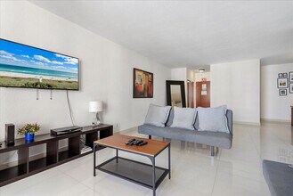 3801 S Ocean Dr in Hollywood, FL - Building Photo - Building Photo