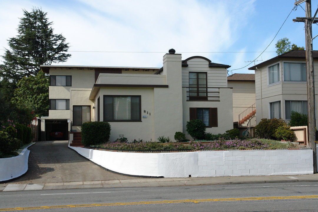 811 El Camino Real in Burlingame, CA - Building Photo