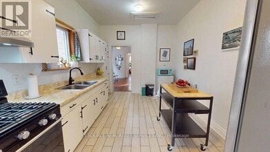 132 Ferguson Ave N in Hamilton, ON - Building Photo - Building Photo