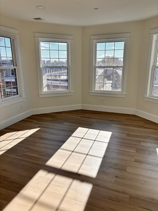 441 Somerville Ave, Unit 3 BED VERY CLEAN in Somerville, MA - Building Photo