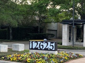 12625 Memorial Dr in Houston, TX - Building Photo