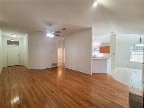 1006 Redbird Dr in Cedar Park, TX - Foto de edificio - Building Photo