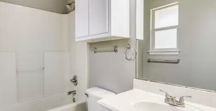 2066 Bentwood Dr in New Braunfels, TX - Building Photo - Building Photo