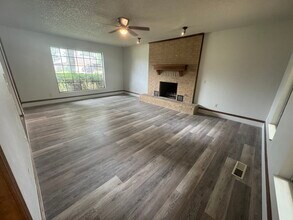 325 E Parkland Dr in Yukon, OK - Building Photo - Building Photo