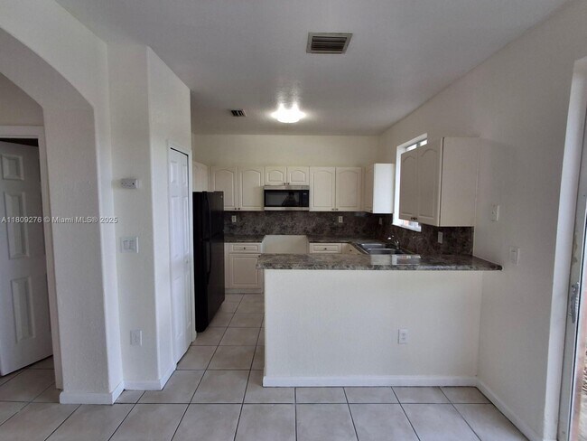 2831 SE 15th Rd in Homestead, FL - Building Photo - Building Photo