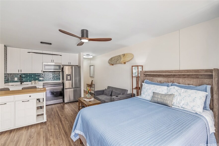 2345 Ala Wai Blvd in Honolulu, HI - Building Photo