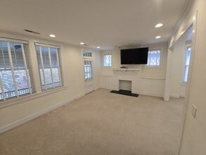 621 W Princess Anne Rd in Norfolk, VA - Building Photo - Building Photo