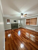 209 Tibbetts Rd, Unit 1 in Yonkers, NY - Building Photo