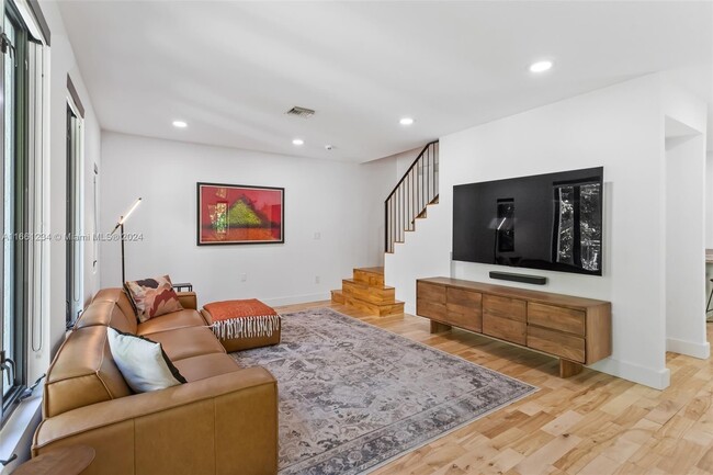 3152 Jackson Ave in Miami, FL - Building Photo - Building Photo