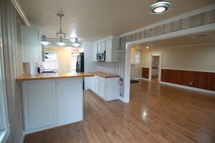 8492 Trenton Rd in Forestville, CA - Building Photo