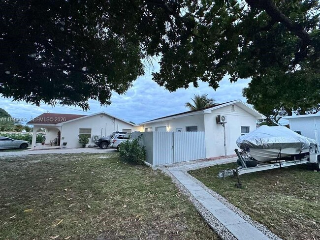 property at 636 SE 5th Pl