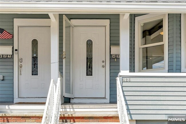425 Hancock Pl in Fairview, NJ - Building Photo - Building Photo