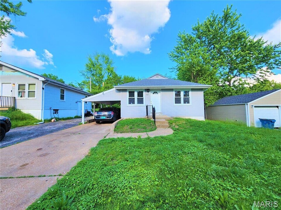 9808 Winkler Dr in St. Louis, MO - Building Photo