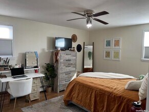 270 W Pine St-Unit -lower in Long Beach, NY - Building Photo - Building Photo