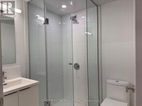 230 Simcoe St in Toronto, ON - Building Photo - Building Photo