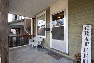 2661 Indianola Ave, Unit 2661 in Columbus, OH - Foto de edificio - Building Photo