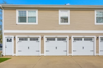 377 Farmingdale Cir in Vernon Hills, IL - Building Photo - Building Photo