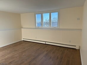 242 Washington Ave, Unit D in Nutley, NJ - Building Photo - Building Photo