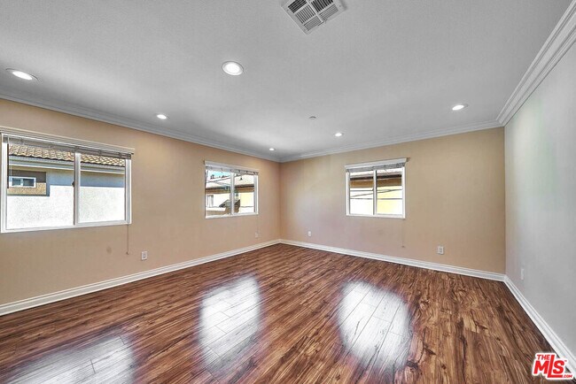 1142 S Mariposa Ave in Los Angeles, CA - Building Photo - Building Photo