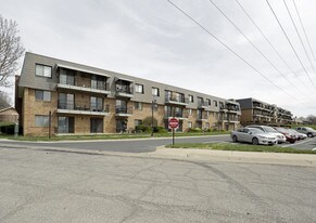John Knox Village in Lee's Summit, MO - Building Photo