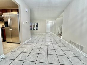 248 Waverly Dr in Elgin, IL - Foto de edificio - Building Photo