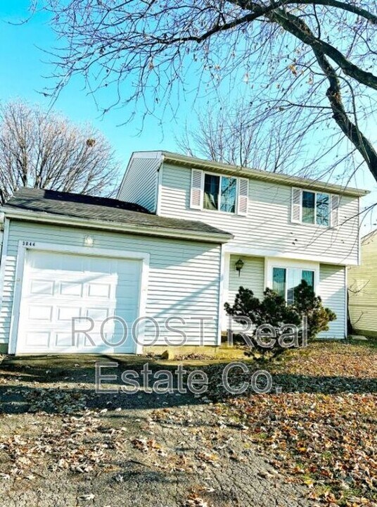 3044 Arrowsmith Dr in Reynoldsburg, OH - Building Photo